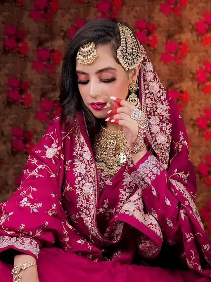 A different angle of the jhoomar set, showing its intricate details.