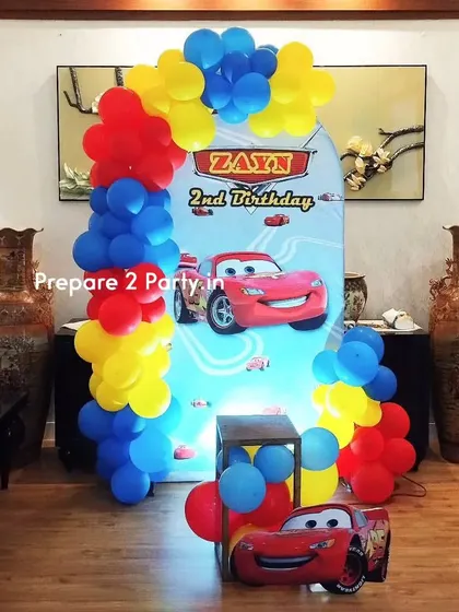 From first birthdays to teen parties, my car race themes are full of energy. I use elements like checkered flags, traffic cones, and custom backdrops to bring the racetrack to your event.