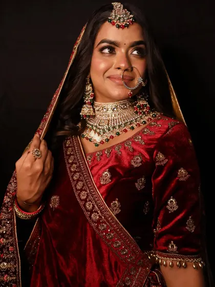 This angle highlights the beautiful fall of the dupatta and the intricate work on the blouse of this rental bridal lehenga.