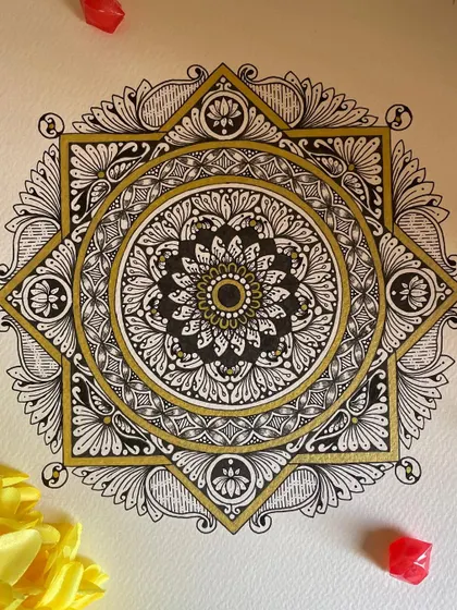 Here, I've combined circular and square geometric shapes to create a unique framework. The interplay between the sharp angles and the soft curves, all in classic black and gold, results in a truly captivating piece.