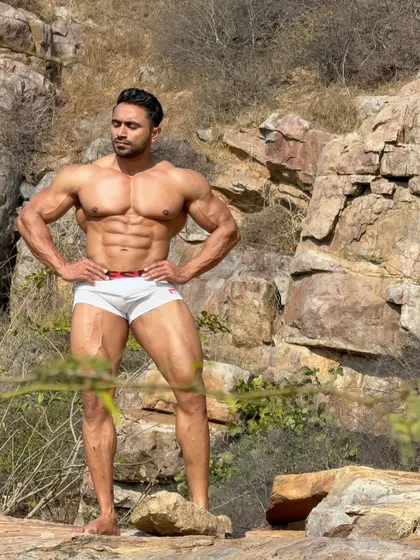 Another pose from the outdoor shoot.