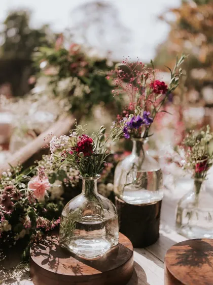 Simple, elegant, and rustic. Wildflowers in clear glass vases make for a beautiful and understated table centerpiece.