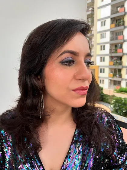 Book me for your next special occasion. This shimmery smokey eye is perfect for a cocktail party or a night out with friends.