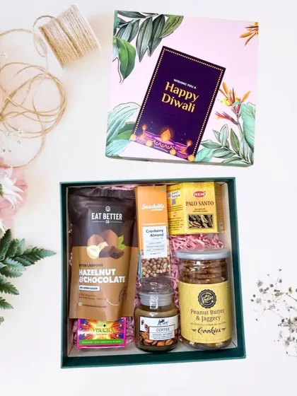 This hamper is perfect for the health-conscious. It features hazelnut chocolate, cranberry almond snacks, peanut butter cookies, and Palo Santo incense sticks.