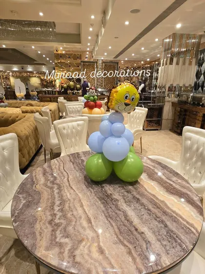 Simple yet effective table centerpieces for a jungle-themed party. We used small balloon clusters with a lion head foil balloon on top to carry the theme to every table.