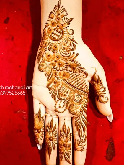 A graceful Arabic floral vine that trails from the index finger down the side of the hand. This minimalist style is perfect for any party or casual event.