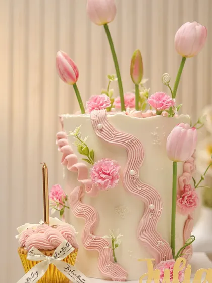 A detailed shot of the buttercream piping and delicate sugar pearls that complement the beautiful tulips.