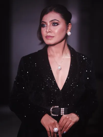The same look in a different lighting setup. Good makeup looks great in any light, and this moody shot shows how the highlighter catches the light beautifully.