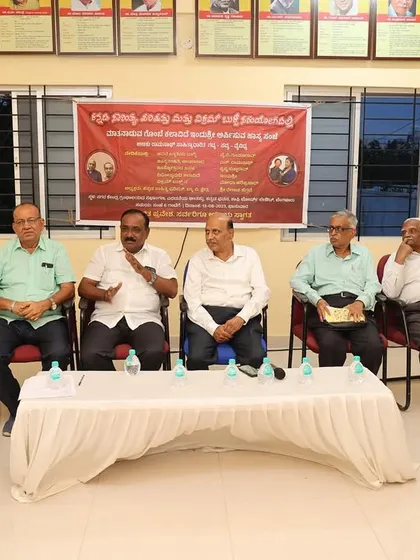 Another shot from the Kannada Sahitya Parishath event. The audience was a wonderful mix of literature lovers and comedy enthusiasts.