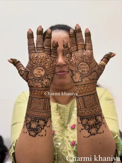 "Dulhe ki Saali" and "Dulhan ki Behen" written in the center of the palms! This is such a fun and personal way for the bride's sister to celebrate the wedding.