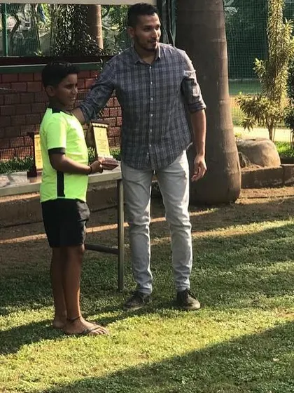 Another shot of a junior player being presented with his award at the KSLTA tournament. Our on-ground team manages every detail of the prize ceremony.