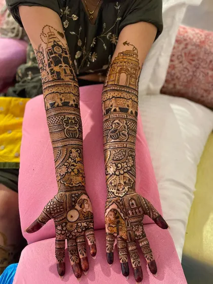 This full-coverage design is a work of art. It combines traditional elements like elephants and palaces with a modern portrait and symbols of the couple's story.
