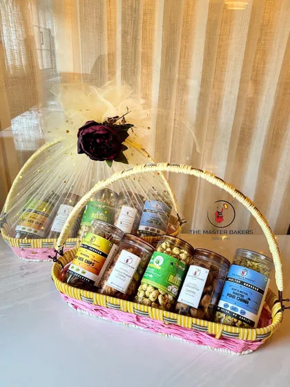 An elegantly wrapped gift basket filled with a curated selection of our gourmet savory snacks. This hamper includes various healthy chips and roasted makhana, making it a thoughtful and delicious gift for any occasion.