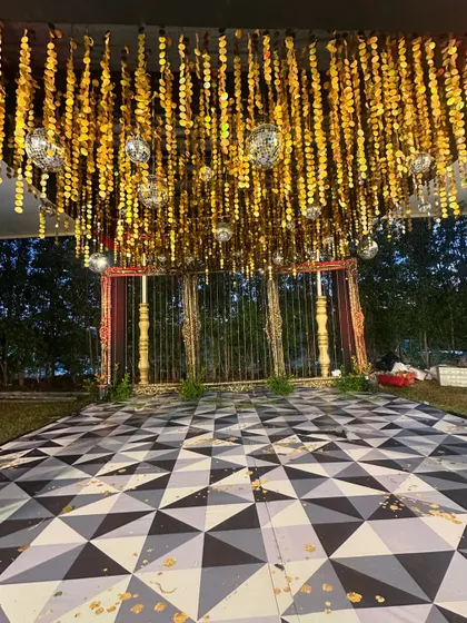 A dance floor shimmering with gold decor and disco balls. This setup is just asking for a night of non-stop Bollywood and Punjabi hits.