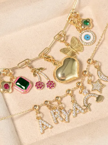 A look at different ways to personalize your jewellery. Choose a link chain with charms like a butterfly and evil eye, or a delicate chain with your name in sparkling letters.