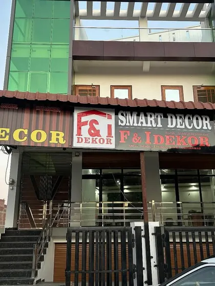Yeh hamara Etawah ka showroom hai. Hum yahan apne clients ko sabhi latest designs aur materials display karte hain, taaki woh apne liye best choose kar sakein.
