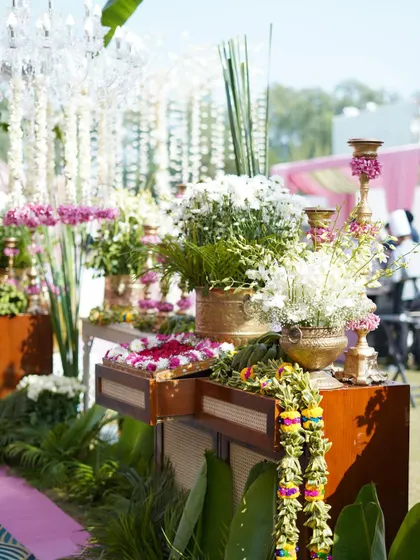 Another beautiful decor station, with drawers filled with flower petals and garlands. These interactive elements add a playful and fragrant touch for guests to enjoy.