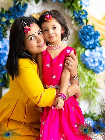 A sweet hug between a mother and her little Radha. These photos celebrate not just the festival, but also the beautiful bond between a mom and her child.