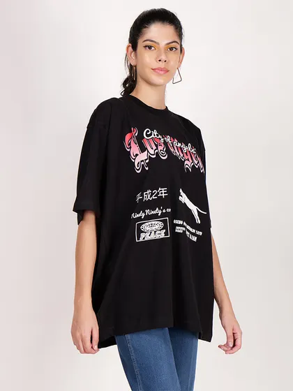 A three-quarter view of the model, providing another angle of the graphic tee for a complete product presentation.