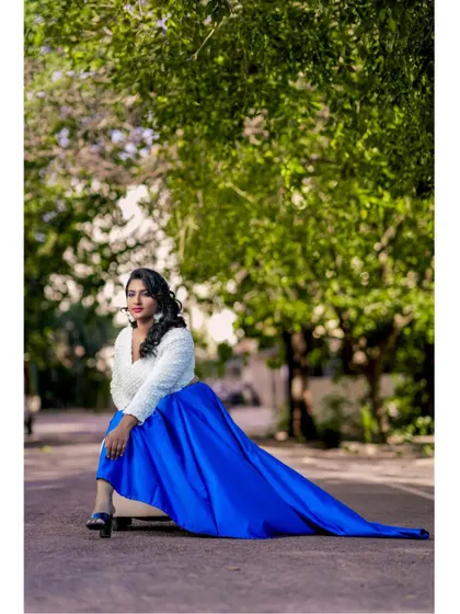 This outfit is perfect for a relaxed yet stylish pre-wedding shoot in a natural setting. The combination of the chic crop top and flowing skirt is both modern and romantic.