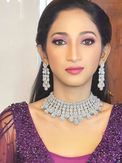 A close-up of a model wearing a beautiful American diamond choker and long earrings. This is a very glamorous look.