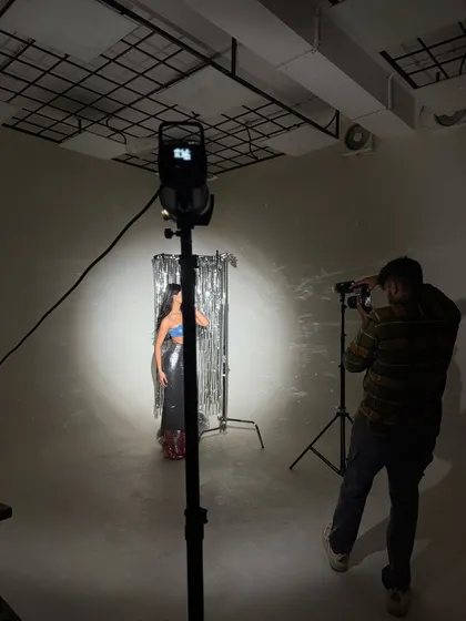 A wider behind-the-scenes shot, showing the placement of my camera and the lighting equipment in relation to the model.