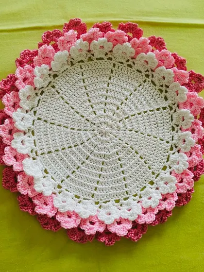 This beautiful placemat is layered with three tiers of floral petals in shades of pink and white, creating a lovely 3D effect.