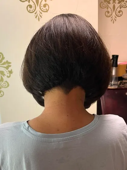 Another back view of the inverted bob.