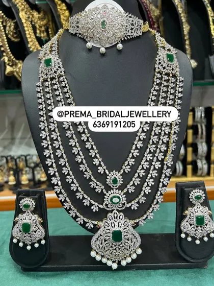 A five-layered AD and emerald haaram with a matching choker.