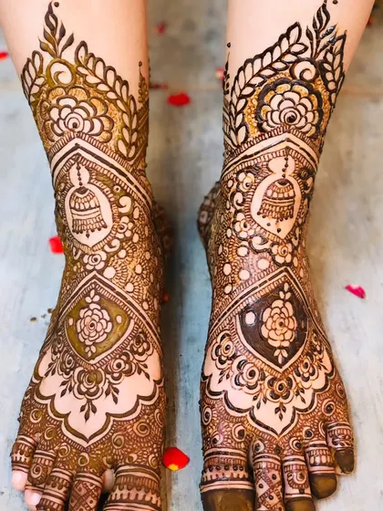 A lovely bridal foot design featuring jhumkas and floral motifs. The details are so intricate and beautiful.