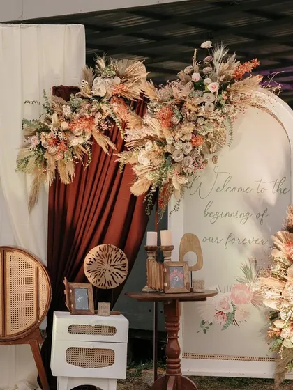 The full welcome sign setup, creating a beautiful first impression for guests.