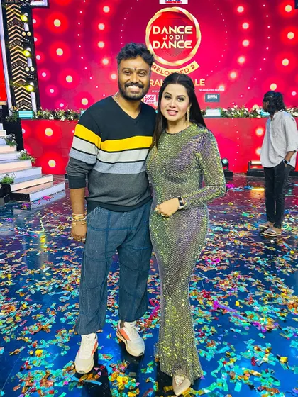 On the set of 'Dance Jodi Dance Reloaded 2' with the beautiful judge, Sangitha Krish ma'am. I learned a lot from her experience and feedback.