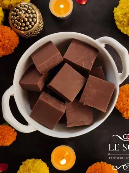 Simple and delicious milk chocolate fudge from my Diwali menu. These melt-in-your-mouth squares have a long shelf life, making them great for gifting.