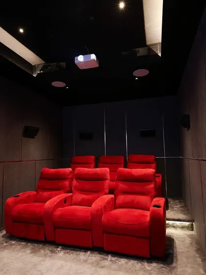 A duplicate of 126, this wide shot shows the full seating arrangement and the simple, effective acoustic paneling.
