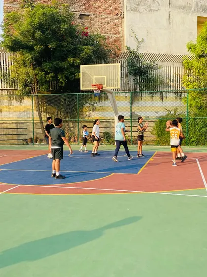 A player looks to pass to a teammate under the basket.