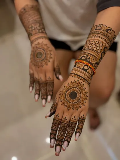 Another perspective of the festive mandala mehendi.