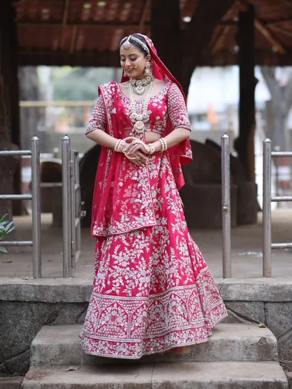 A complete bridal look featuring a heavy, gold-plated Kundan necklace, haath phool, and maang tikka, all available for rent.