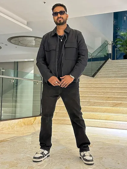 An all-black look for a weekend of gigs. Simple, stylish, and ready to party.