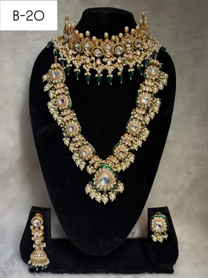 Set B-20 offers a classic look with a polki choker and a matching long necklace. This rental even comes with two earring options to customize your look.