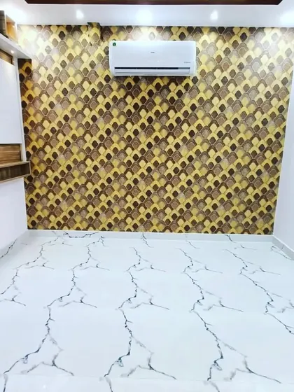 An accent wall featuring a 3D-effect wallpaper with a brown and gold scale pattern. It adds texture and warmth to the room, complementing the marble-finish floor.