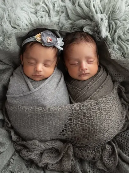 A different setup for another set of twins, swaddled in shades of grey and nestled in a soft, fluffy blanket. I love the monochromatic look.