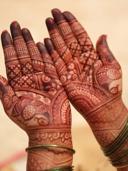 The final result is just as important as the design itself. This is the beautiful, rich, and dark henna stain my clients can expect a couple of days after application, ensuring your mehendi looks stunning for your big event.