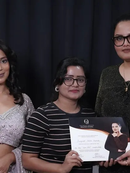 Handing over a certificate to a student from my Glass Skin seminar. These private sessions are designed for focused learning and tangible growth, and I'm so proud of what they accomplish.
