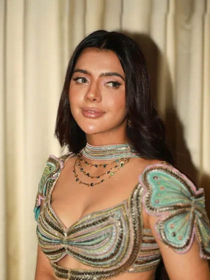 Another angle of this glamorous look, showing the beautiful shimmer on the eyes and the flawless skin.