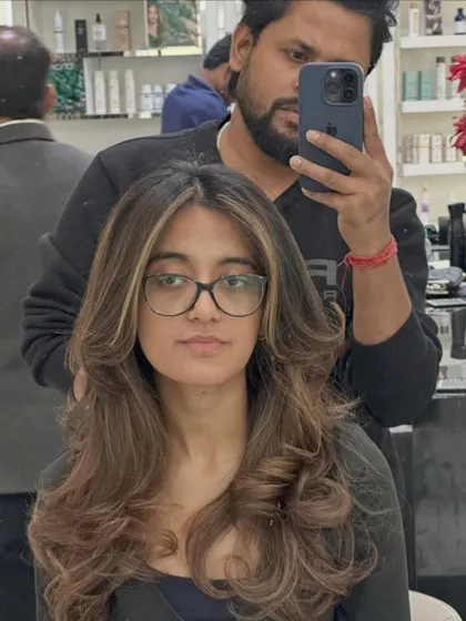 A mirror selfie to capture the full effect of this color refresh. The layers and color work together to create a full, healthy-looking style.