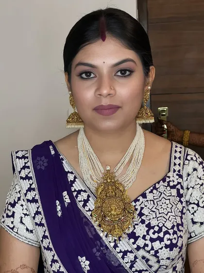 A classic, glamorous look with a defined eye and a matte lip. Mastering these fundamental styles is a key part of becoming a professional makeup artist.