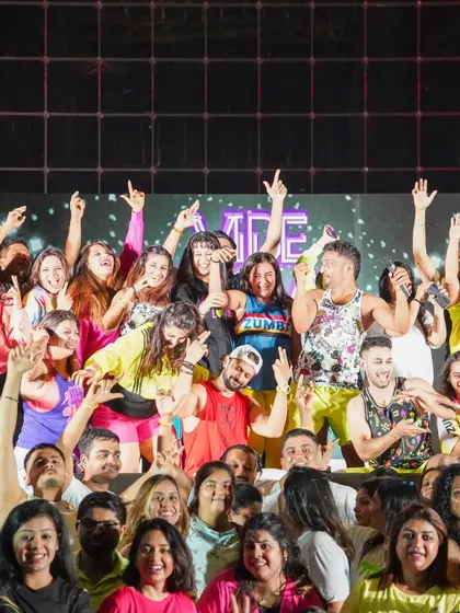 The whole crew. A massive group photo from the Vibe Social event, filled with smiling faces.