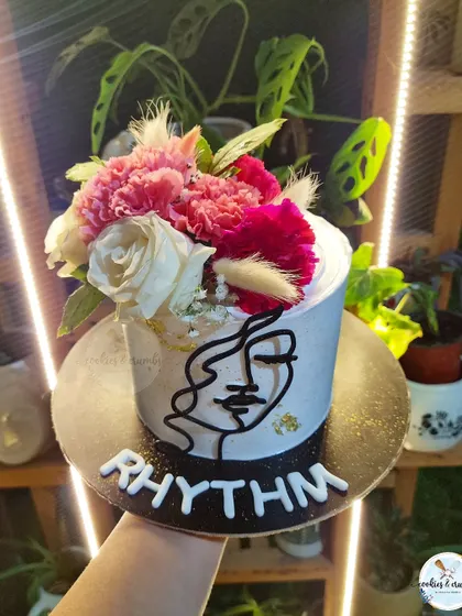 I finally got to use these abstract face line-art toppers. Paired with a bouquet of fresh flowers, this cake is a piece of modern art.