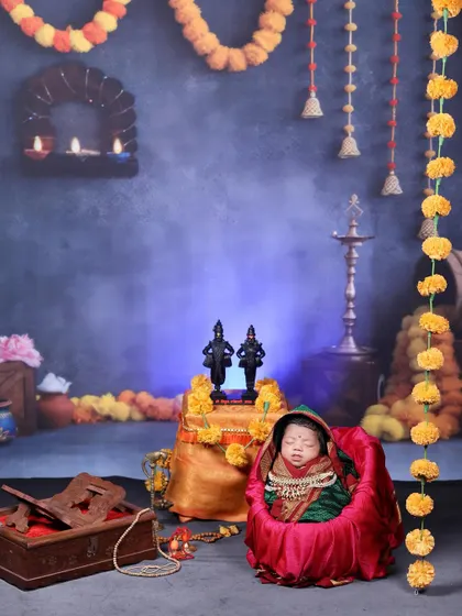 This full setup shows our little one in a traditional Marathi outfit, with idols of Vitthal and Rakhumai in the background. The lighting and props create a serene, devotional atmosphere.