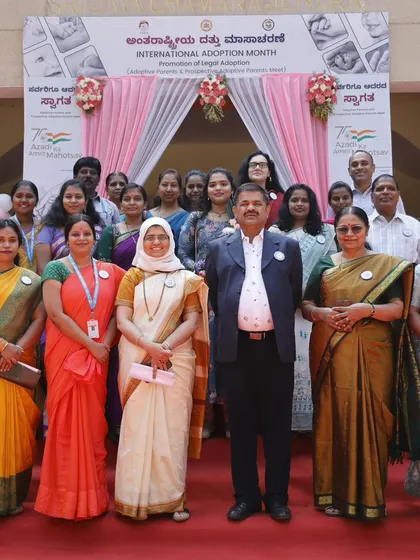 We coordinated this group photo for the team and guests at the International Adoption Month event, capturing the success of a meaningful day.